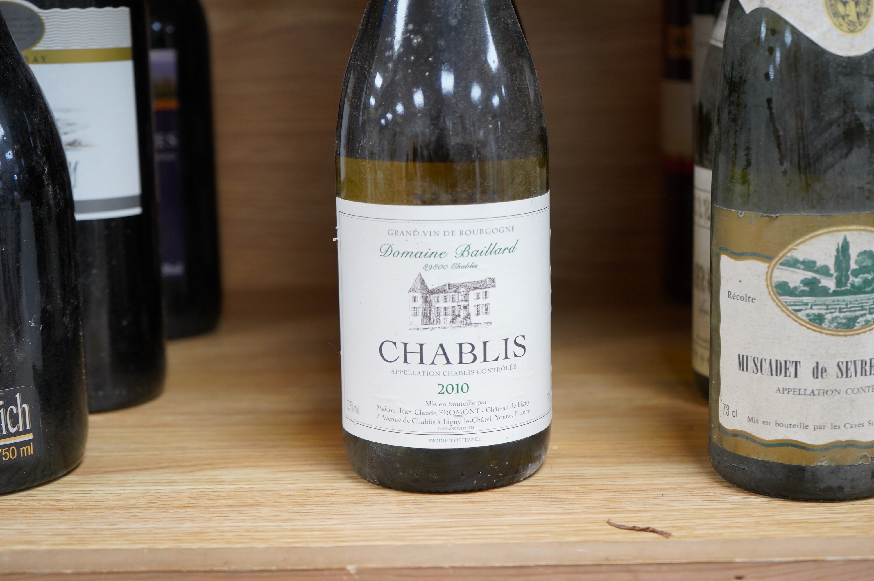 Fifteen bottles of mixed wines to include a bottle of Chablis 2010 and four bottles of JP Chenet. Condition - fair, storage history unknown